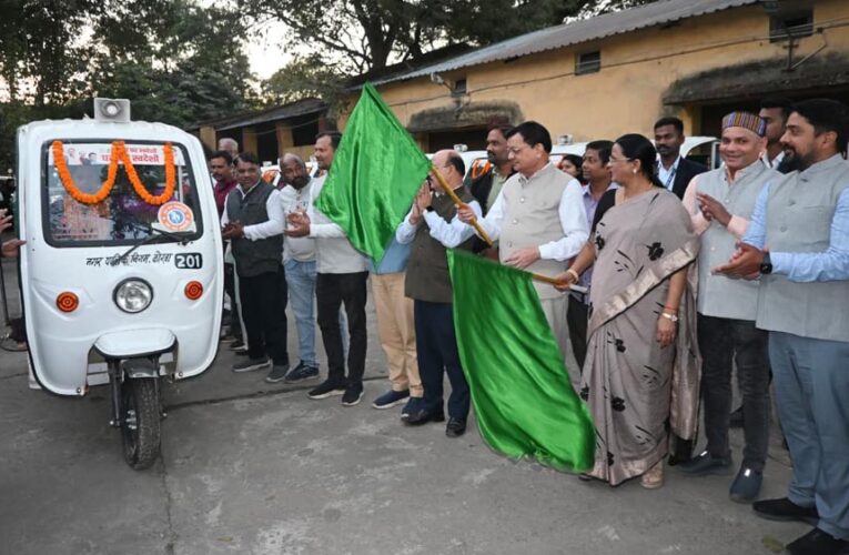 रायपुर : डोर-टू-डोर अपशिष्ट संग्रहण कार्य में ई-रिक्शों के उपयोग से स्वच्छता दीदियों को होगी श्रम व समय की बचत : उद्योग मंत्री  देवांगन