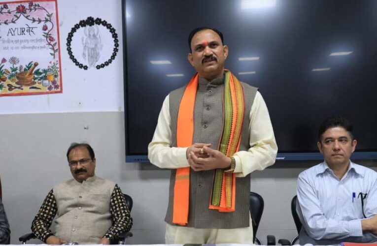 रायपुर : सेवा भाव से बनाइए लोगों के बीच अपनी साख: स्वास्थ्य मंत्री  श्याम बिहारी जायसवाल