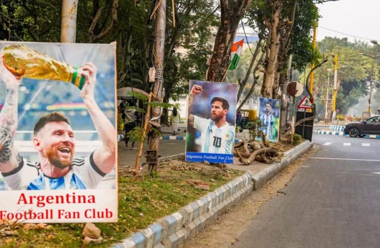 लियोनेल मेसी पहुंचे भारत, कोलकाता में हजारों लोगों ने आधी रात को किया सुपरस्टार का शानदार स्वागत