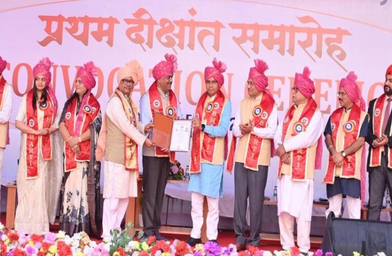 रायपुर : दीक्षांत समारोह केवल डिग्री प्राप्ति का अवसर नहीं, बल्कि जीवन में नई जिम्मेदारियों के निर्वहन की शुरुआत है -उच्च शिक्षा मंत्री टंक राम वर्मा