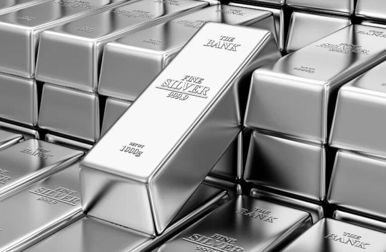 चांदी की कीमत MCX पर 40 साल में पहली बार 2,06,111 रुपये प्रति किलो, तेल की तुलना में चांदी भारी
