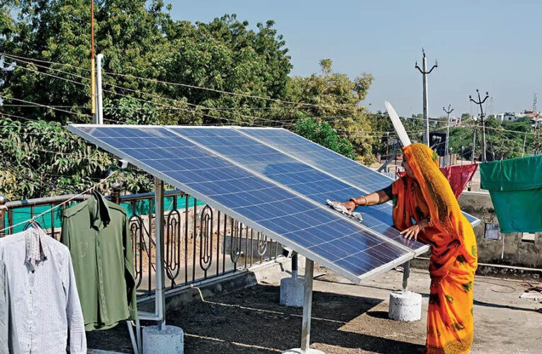पीएम सूर्यघर योजना में लखनऊ की एक रेजीडेंट वेलफेयर एसोसिएशन में पहली बार सामुदायिक सोलर रूफटॉप संयंत्र की स्थापना