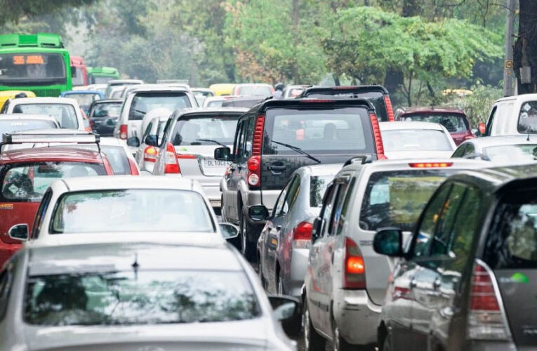 दिल्ली में एंट्री से पहले सावधान! BS‑4 या BS‑6 कैसे पहचानें अपनी कार