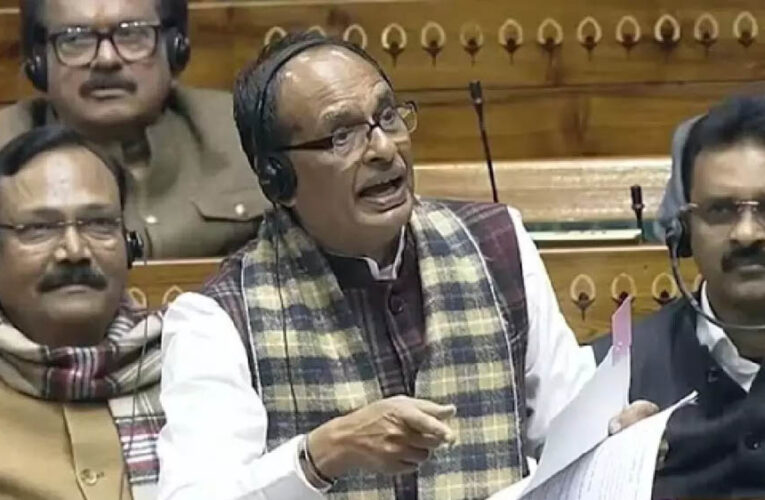 लोकसभा में पास हुआ ‘जी राम जी’ बिल, सदन में फाड़ी गई कॉपी, चर्चा कल तक स्थगित