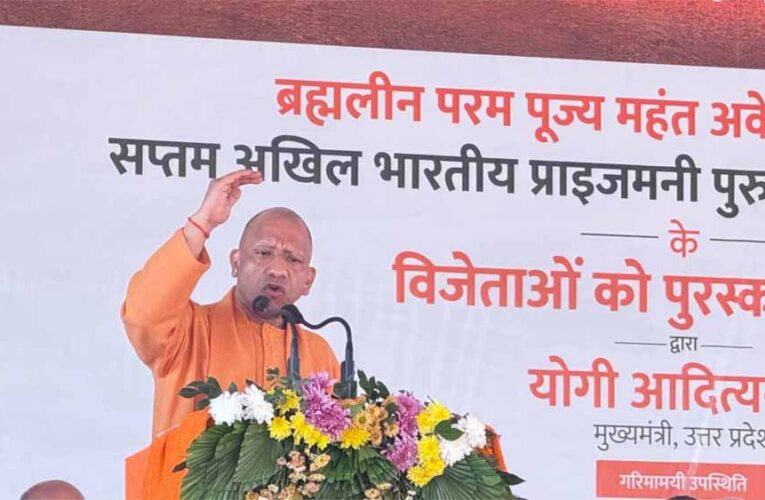 मुख्यमंत्री योगी आदित्यनाथ ने नौजवानों का किया आह्वान- खेलोगे तो खिलोगे