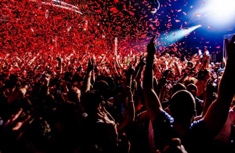 बिना कपड़ों का स्वागत: इस होटल में न्यूड न्यू ईयर ईव पार्टी होगी अनोखी