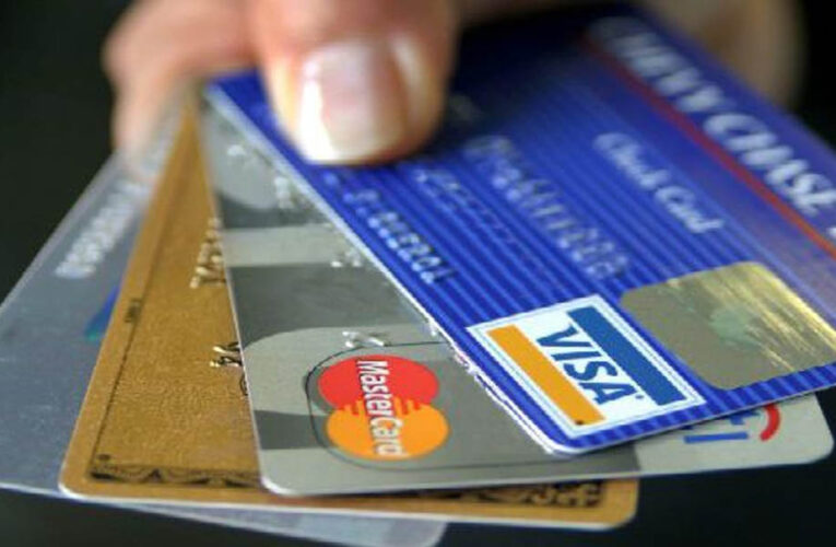 क्रेडिट कार्ड नियम में बड़ा बदलाव: जनवरी 2026 से रिवॉर्ड और चार्ज में होंगे नए बदलाव