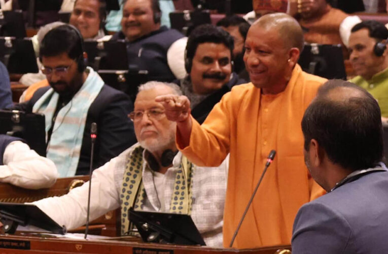 केवल गीत नहीं, राष्ट्र की चेतना व साहस का मंत्र है वंदे मातरम् : योगी आदित्यनाथ