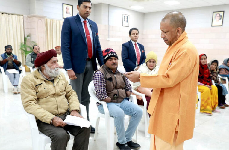 जनता दर्शन : ठंड में आने वाले फरियादियों के लिए रैनबसेरे में रुकने की कराएं व्यवस्था