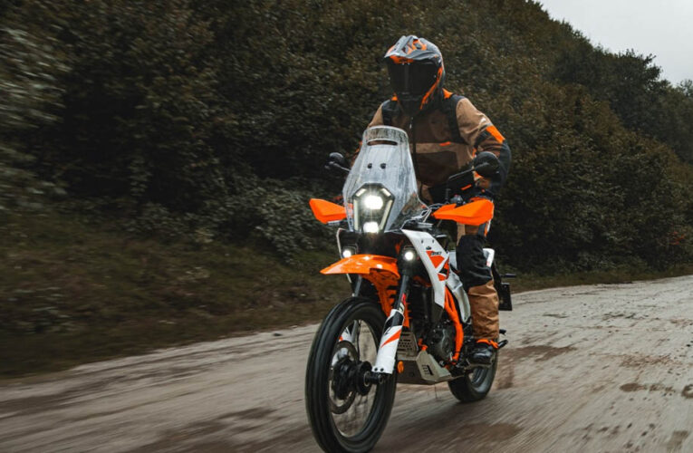 नई KTM 390 Adventure R जनवरी 2026 में होगी लॉन्च, जानें क्या हैं इसके खास फीचर्स