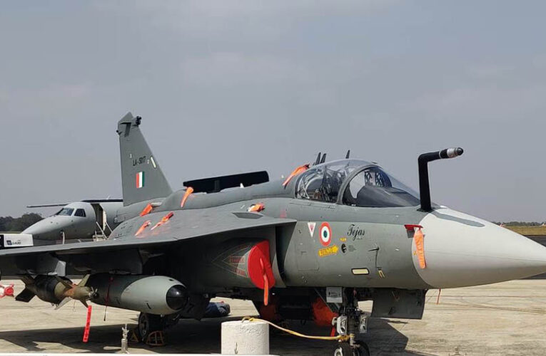 भारत ने तेजस एमके-1ए फाइटर जेट्स पर किया बड़ा ऑर्डर, चीन-पाकिस्तान के खिलाफ कितना कारगर होगा?