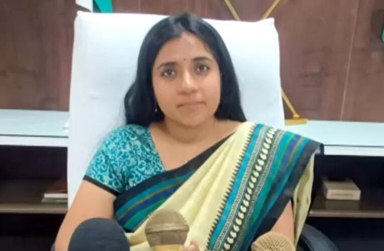 खरगोन कलेक्टर भव्या मित्तल ने 4 बाबुओं को राहत घोटाले में टर्मिनेट किया