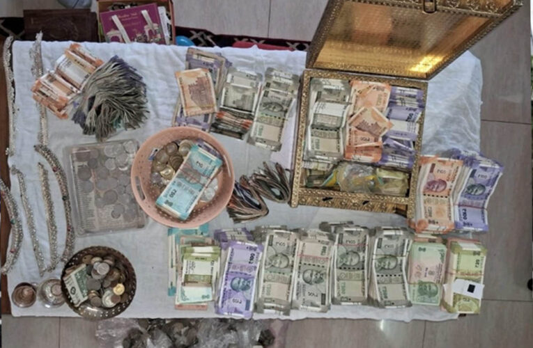 कर्नाटक में बड़ा मामला: मंत्री जमीर अहमद के सेक्रेटरी के घर लोकायुक्त का छापा, 14 करोड़ बरामद