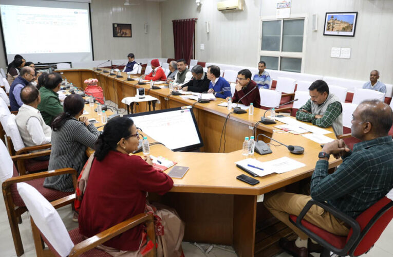 समाज में महिलाओं एवं बच्चों के स्वास्थ्य एवं शिक्षा में आंगनबाड़ी महत्वपूर्ण भूमिका निभाएं – संभागायुक्त सिंह