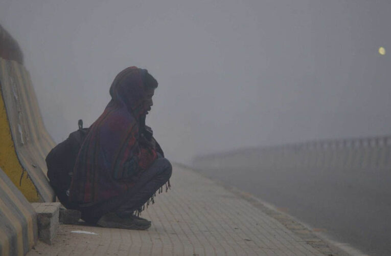 राजस्थान में कड़ाके की ठंड का प्रकोप, तापमान 8 डिग्री तक गिरा; सीकर में जमी बर्फ, 11 जिलों में येलो अलर्ट