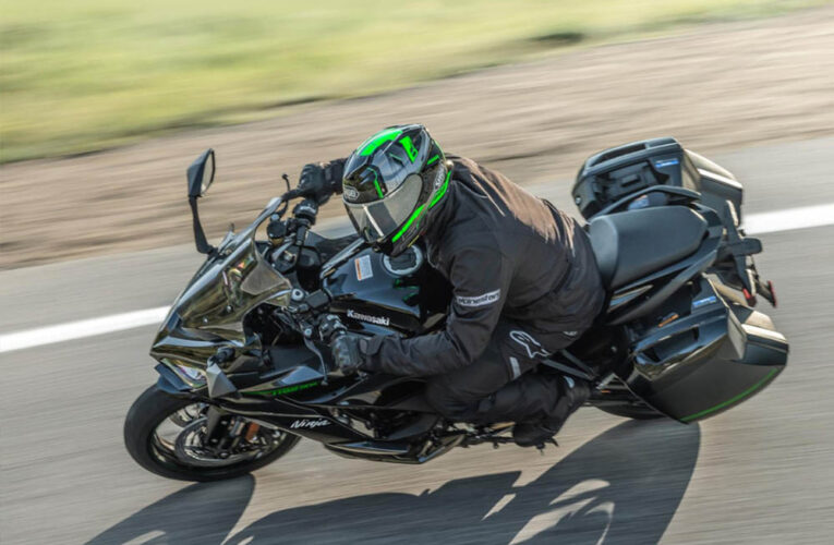 भारत में लॉन्च हुई 2026 Kawasaki Ninja 1100SX, कीमत 14.42 लाख रुपये, जानें फीचर्स