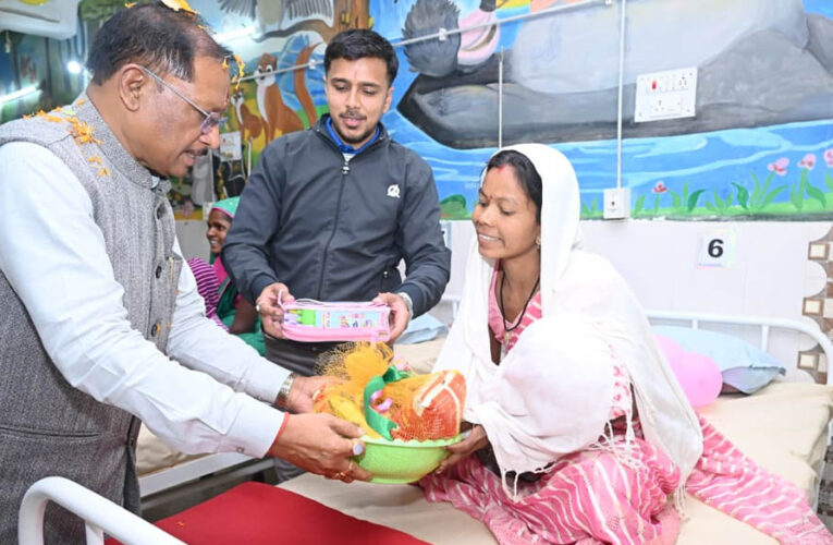 रायपुर : मुख्यमंत्री विष्णुदेव साय ने फरसाबहार, कुनकुरी और मनोरा में पोषण पुनर्वास केन्द्र का किया शुभारंभ