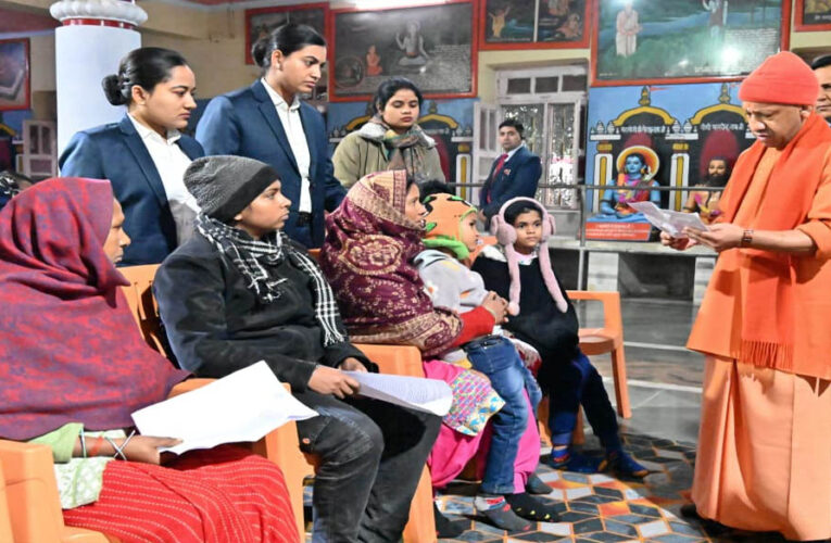 प्रचंड ठंड में भी जारी रहा सीएम योगी का जनसेवा अनुष्ठान