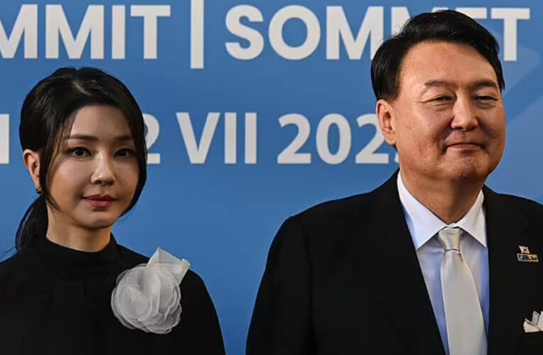 1.79 करोड़ रुपये की घूस! पूर्व राष्ट्रपति की पत्नी किम केओन-ही पर भ्रष्टाचार के गंभीर आरोप, 15 साल की सजा की मांग