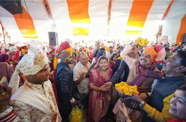 क्षिप्रा में CM मोहन ने 251 नवदंपतियों को आशीर्वाद दिया, बोले- सामूहिक विवाह से कम होता है पारिवारिक बोझ
