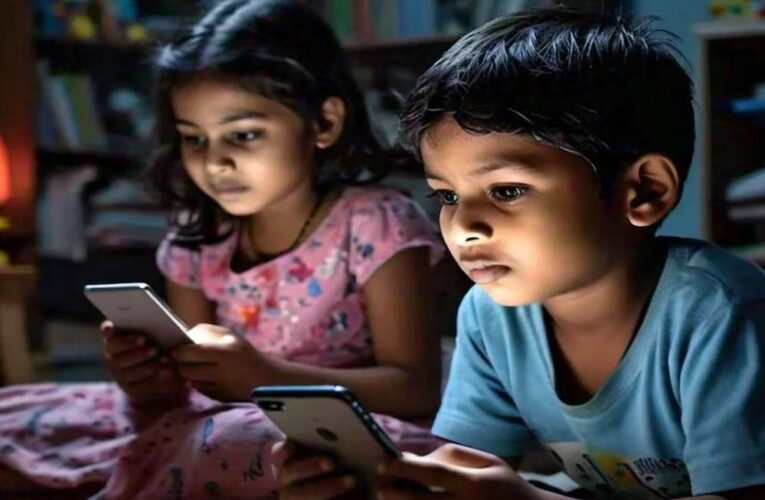 नई ग्लोबल स्टडी: 12 साल से छोटे बच्चों को मोबाइल देना मानसिक और शारीरिक विकास के लिए हानिकारक