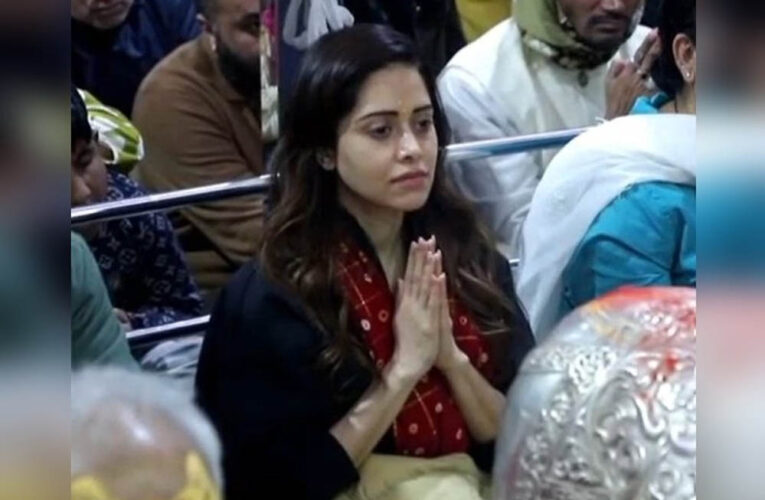 बाबा महाकाल के दरबार में नुसरत भरूचा ने टेका मत्था, भस्म आरती में हुईं शामिल