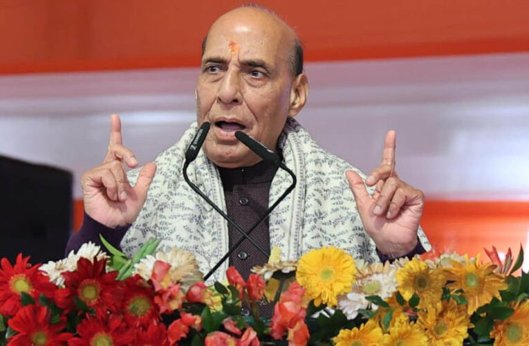 श्री राम जन्मभूमि मंदिर के द्वितीय वार्षिकोत्सव पर अयोध्या पहुंचे रक्षा मंत्री राजनाथ सिंह