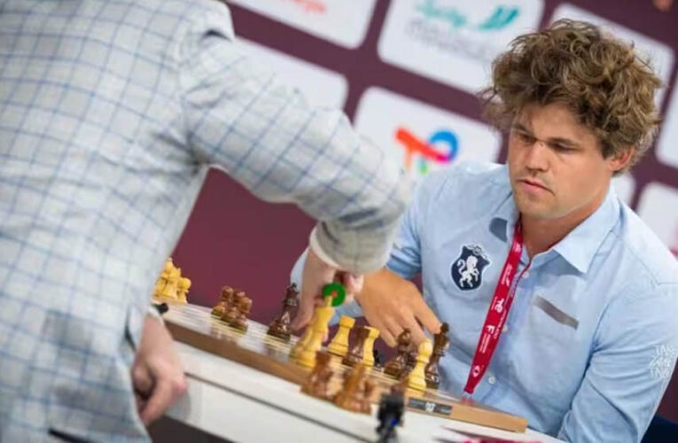 ब्लिट्ज शतरंज के बादशाह: कार्लसन ने 9वीं बार इतिहास रचा, एरिगैसी ने जीता कांस्य