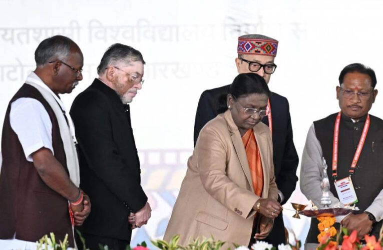 रायपुर : राष्ट्रपति श्रीमती द्रौपदी मुर्मू ने ‘जशक्राफ्ट’ एवं जशपुर की जनजातीय मातृशक्ति के कौशल की सराहना की