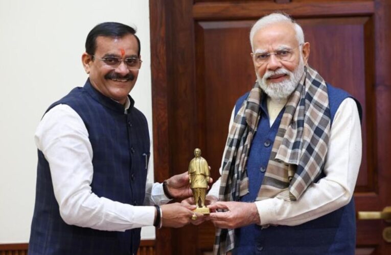 प्रधानमंत्री नरेंद्र मोदी से मिले खजुराहो सांसद वीडी शर्मा