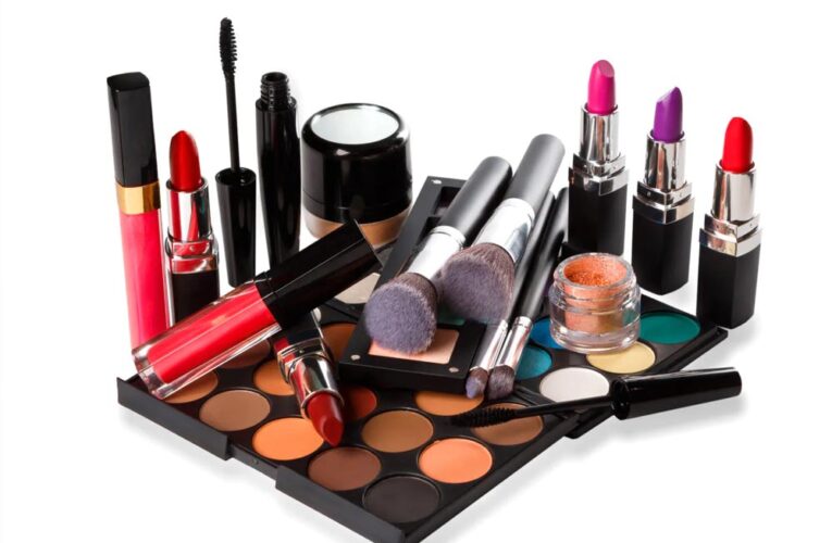 रुपया कमजोर, GST छूट फीकी: मोबाइल, फ्रिज, एसी, टीवी और लिपस्टिक समेत बढ़ेंगे दाम