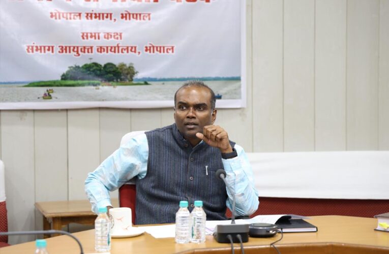 संभाग के सभी जिलों में 15 दिवस में सभी वाहनों का पीयूसी सर्टिफिकेशन करवाएं – संभागायुक्त  सिंह