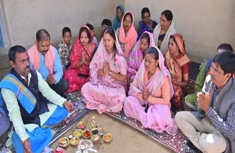 रायपुर : सुगम आवागमन की दिशा में बड़ा कदम: मंत्री श्रीमती लक्ष्मी राजवाड़े ने मुख्यमंत्री ग्राम गौरव पथ योजना के तहत किया सड़क निर्माण कार्यों का भूमिपूजन