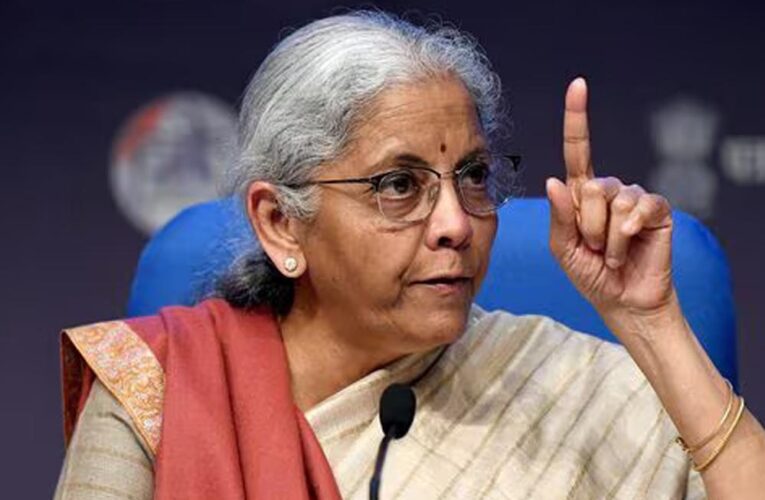 ‘रुपया खुद तय करता है अपनी दिशा’: डॉलर के मुकाबले रुपये की गिरावट पर वित्त मंत्री का बयान