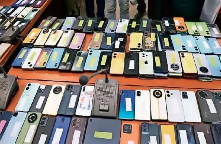 ग्वालियर पुलिस ने 1.82 करोड़ के 736 मोबाइल वापस कर लोगों की मुस्कान लौटाई