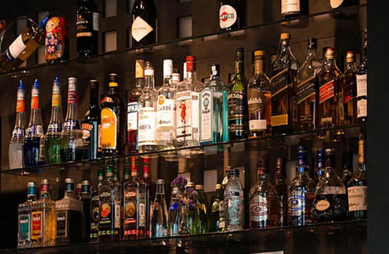 सैलरी स्लिप दिखाओ, शराब खरीदो: इस मुस्लिम देश ने लागू किया अनोखा नियम, कमाई होनी चाहिए 12 लाख रुपये