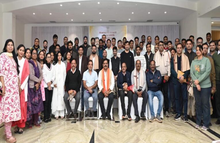 रायपुर : कवर्धा में उत्कृष्ट चिकित्सा सेवाओं के लिए चिकित्सकों का आभार – उपमुख्यमंत्री  विजय शर्मा