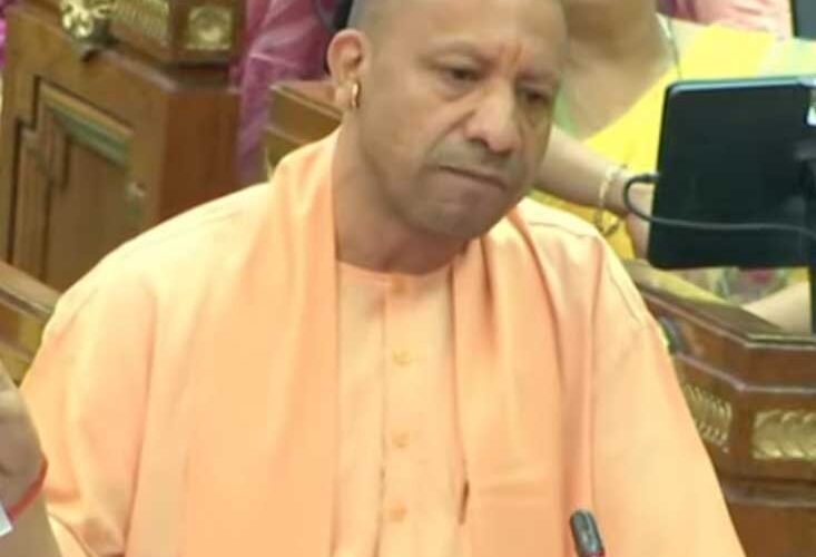 आलोक सिपाही, पक्का सपाई : मुख्यमंत्री योगी आदित्यनाथ