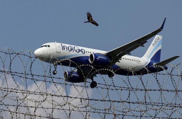 IndiGo शेयर में खुलते ही 5% की बड़ी गिरावट, बाजार में हड़कंप