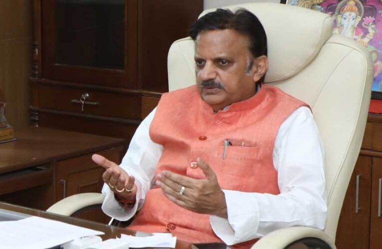 उप मुख्यमंत्री  शुक्ल मानसरोवर मेडिकल कॉलेज और एमजीयू हॉस्पिटल में आयोजित व्हाइट कोट सेरेमनी कार्यक्रम में हुए शामिल