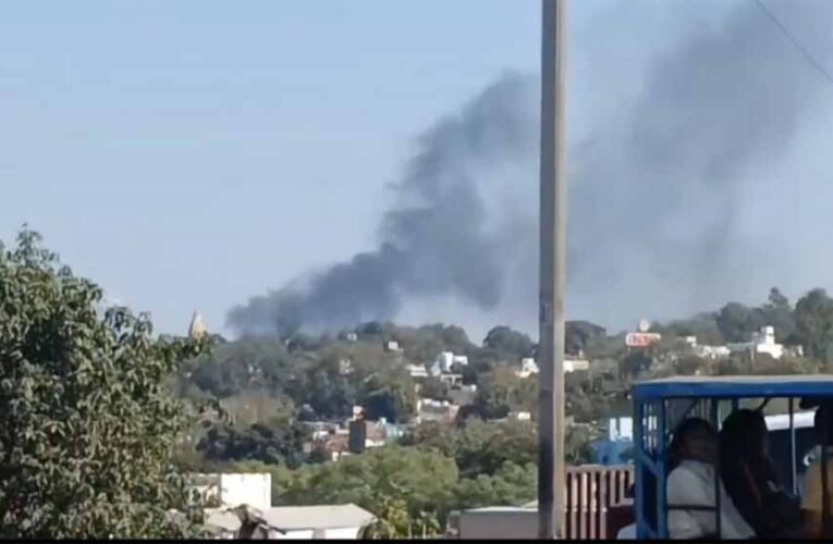 भोपाल में सतपुड़ा भवन के पास भीषण आग, 8 किमी दूर तक दिखा काले धुएं का गुबार