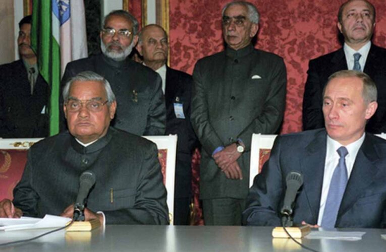 25 साल की दोस्ती का असर! भारत दौरे से पहले पुतिन–मोदी की पुरानी तस्वीर ने मचाई हलचल