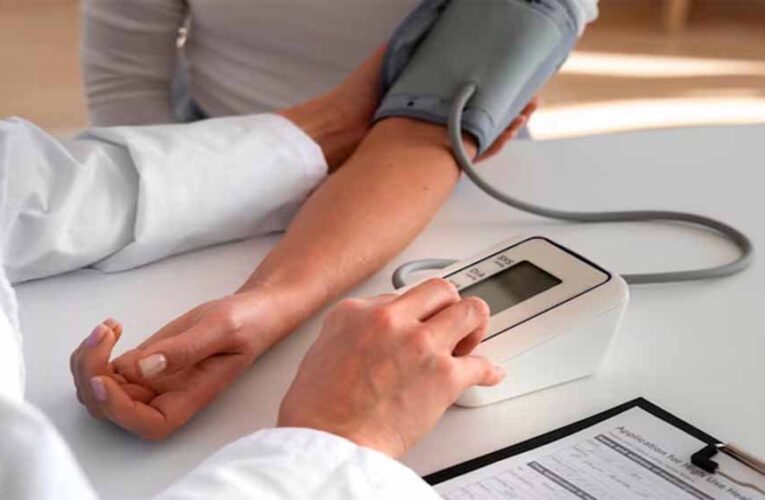 30 के बाद शरीर में दिखें ये खतरनाक संकेत तो हो जाएं सतर्क! अनदेखी पड़ी भारी, तुरंत करें डॉक्टर से संपर्क