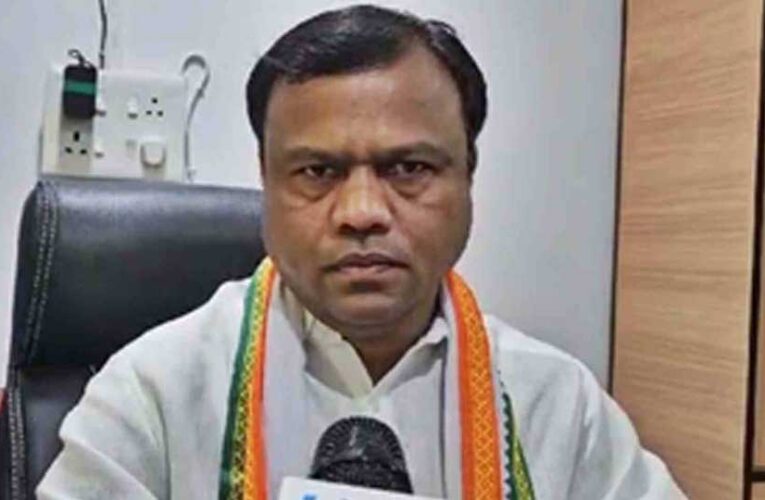 पीसीसी चीफ दीपक बैज का ताजा हमला: लोकतांत्रिक धरने पर लाठियां बरसाना गलत