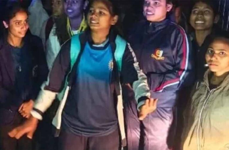 यूपी के इस जिले में सांसद खेल महोत्सव बना अखाड़ा, पुरस्कार वितरण के दौरान मचा हंगामा