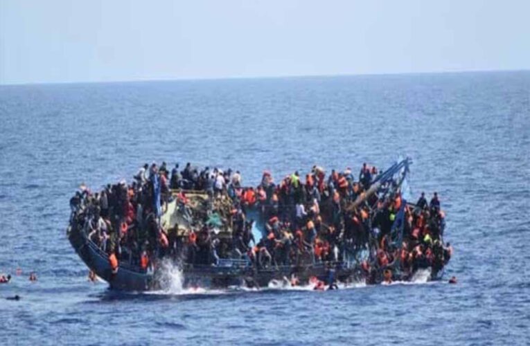 ग्रीस में फिर बड़ा हादसा: प्रवासियों से भरी नाव पलटी, कम से कम 17 की दर्दनाक मौत