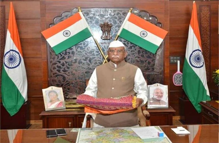 राज्यपाल हरिभाऊ बागडे ने अजमेर में ख्वाजा साहब की दरगाह पर चादर पेश की, अमन-चैन की दुआ