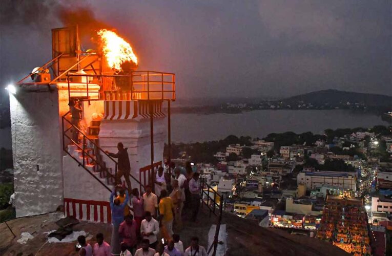 HC सख्त: आदेश के बाद भी मंदिर में दीपक नहीं जला—दरगाह विवाद ने पकड़ी तूल