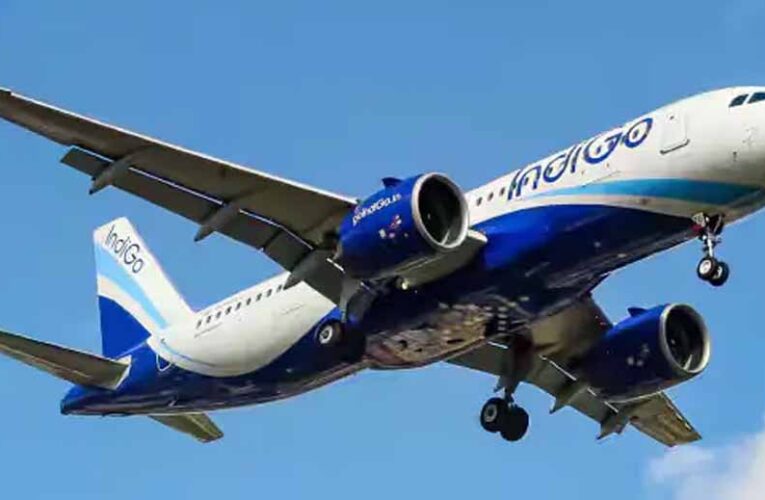 संकट में घिरी इंडिगो को 58.75 करोड़ का टैक्स नोटिस, बढ़ी कंपनी की मुश्किलें