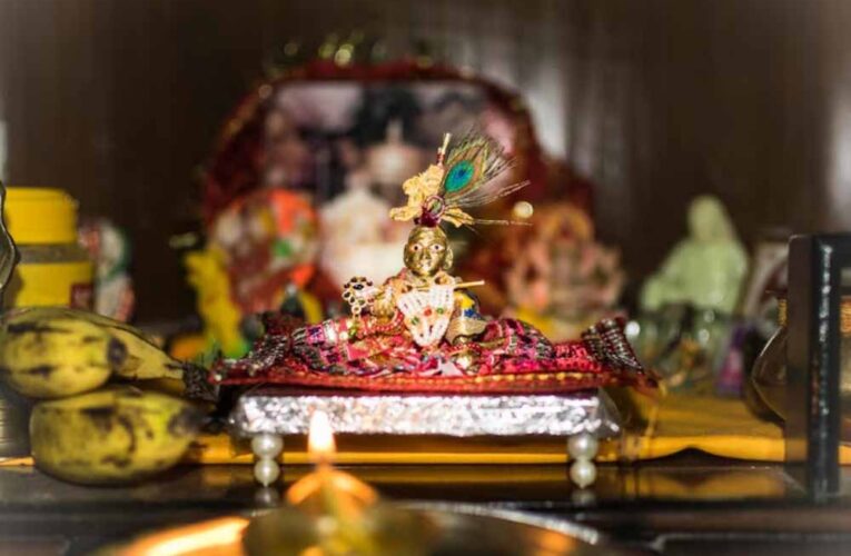 लड्डू गोपाल की सेवा में न करें ये भूल, तुरंत करें सुधार, ताकि उनकी कृपा बनी रहे